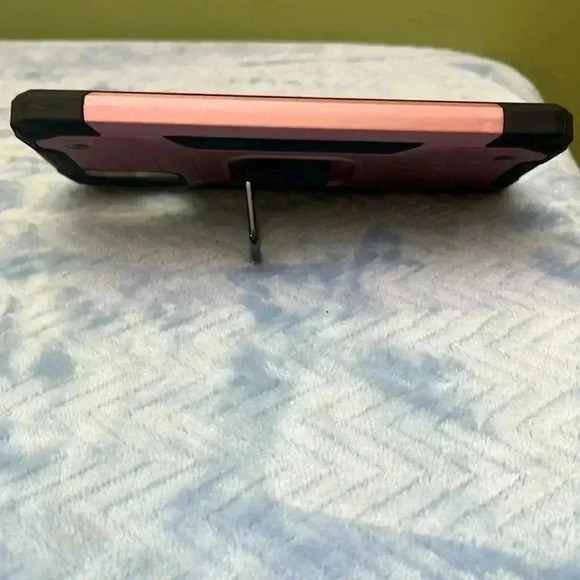 🆕 Phone Case and Screen Protector - Picture 3 of 4